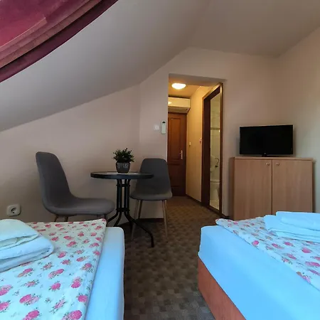Korona Panzio Bed & Breakfast