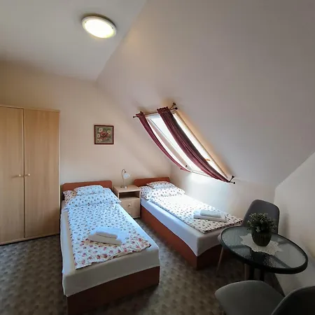 Bed & Breakfast Korona Panzio 3*