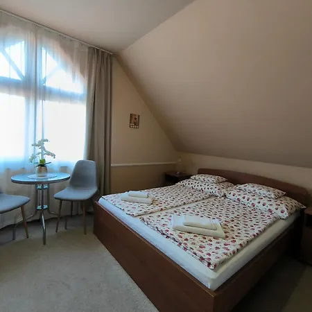 Bed & Breakfast Korona Panzio Balatonbereny