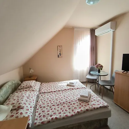 Korona Panzio Bed & Breakfast Balatonberény